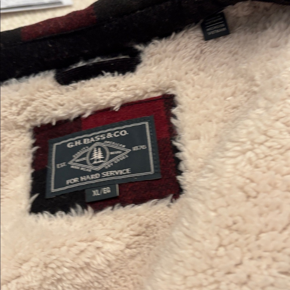 G.H. Bass & Co. Red and Black Plaid Sherpa-Lined Jacket - Picture 7 of 9